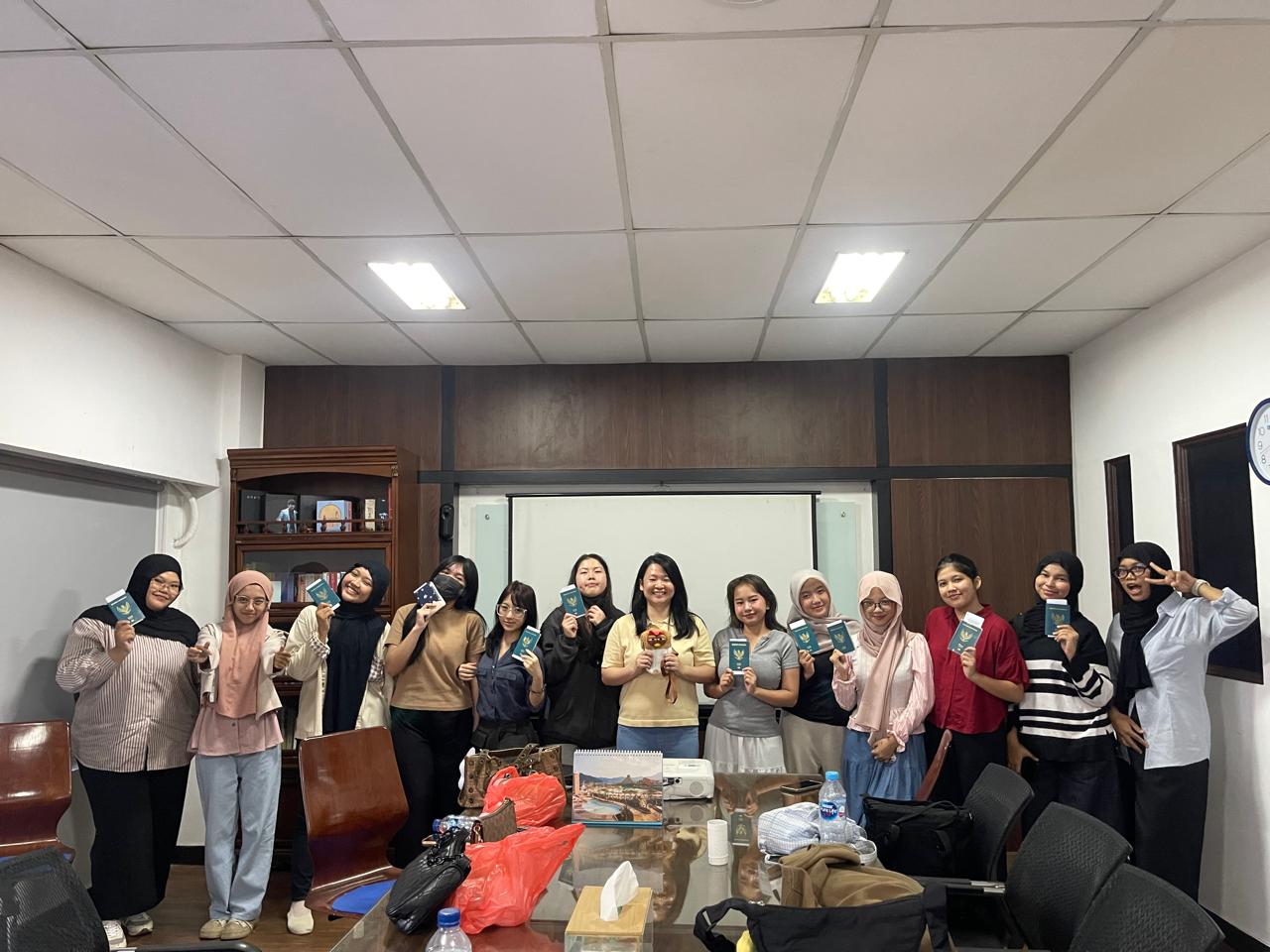 Widya Mandala & University of Malang Students Depart for South Korea with PT LEE&JANG