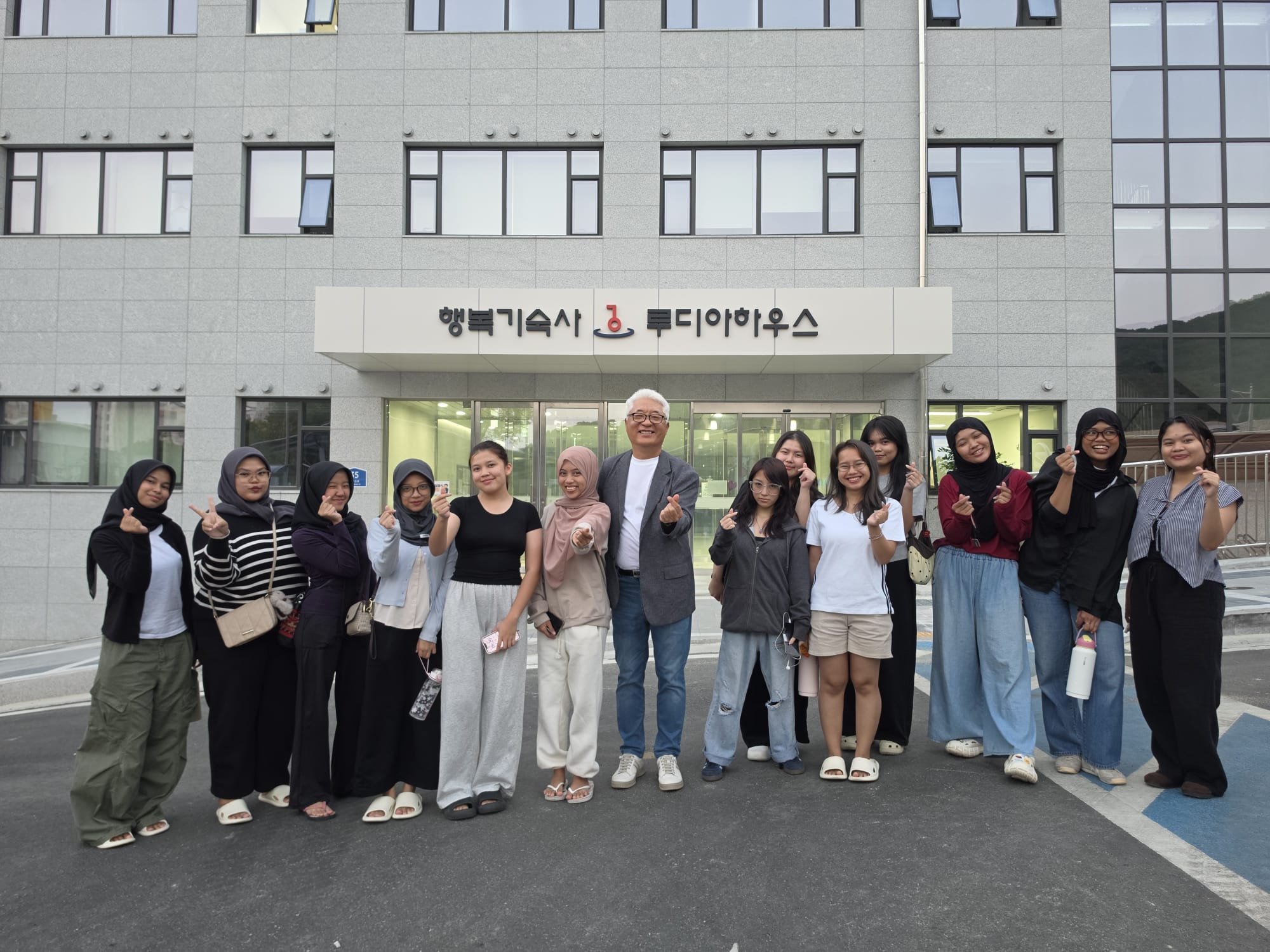 PT Lee Jang Visits Kyung-in Women's University, ensuring the development of the Young Generation in South Korea