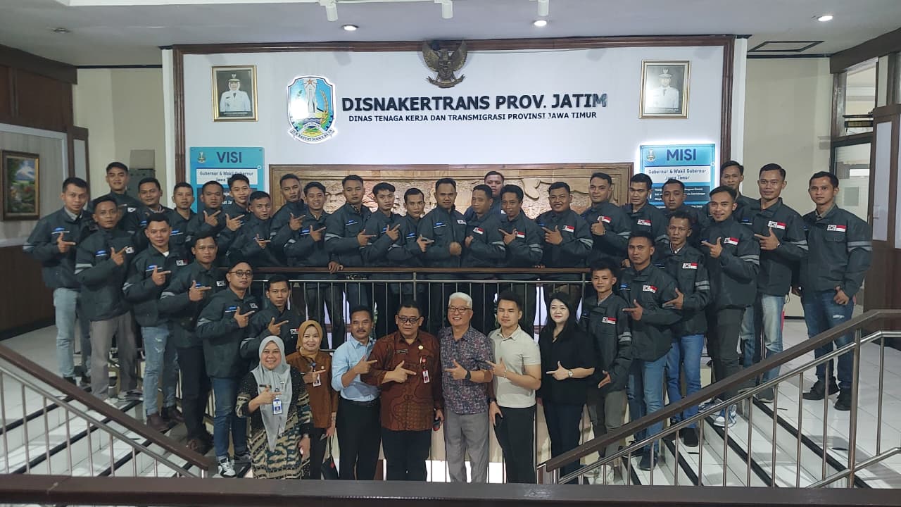 Documentation with Training Participants and the Head of Disnakertrans Jawa Timur